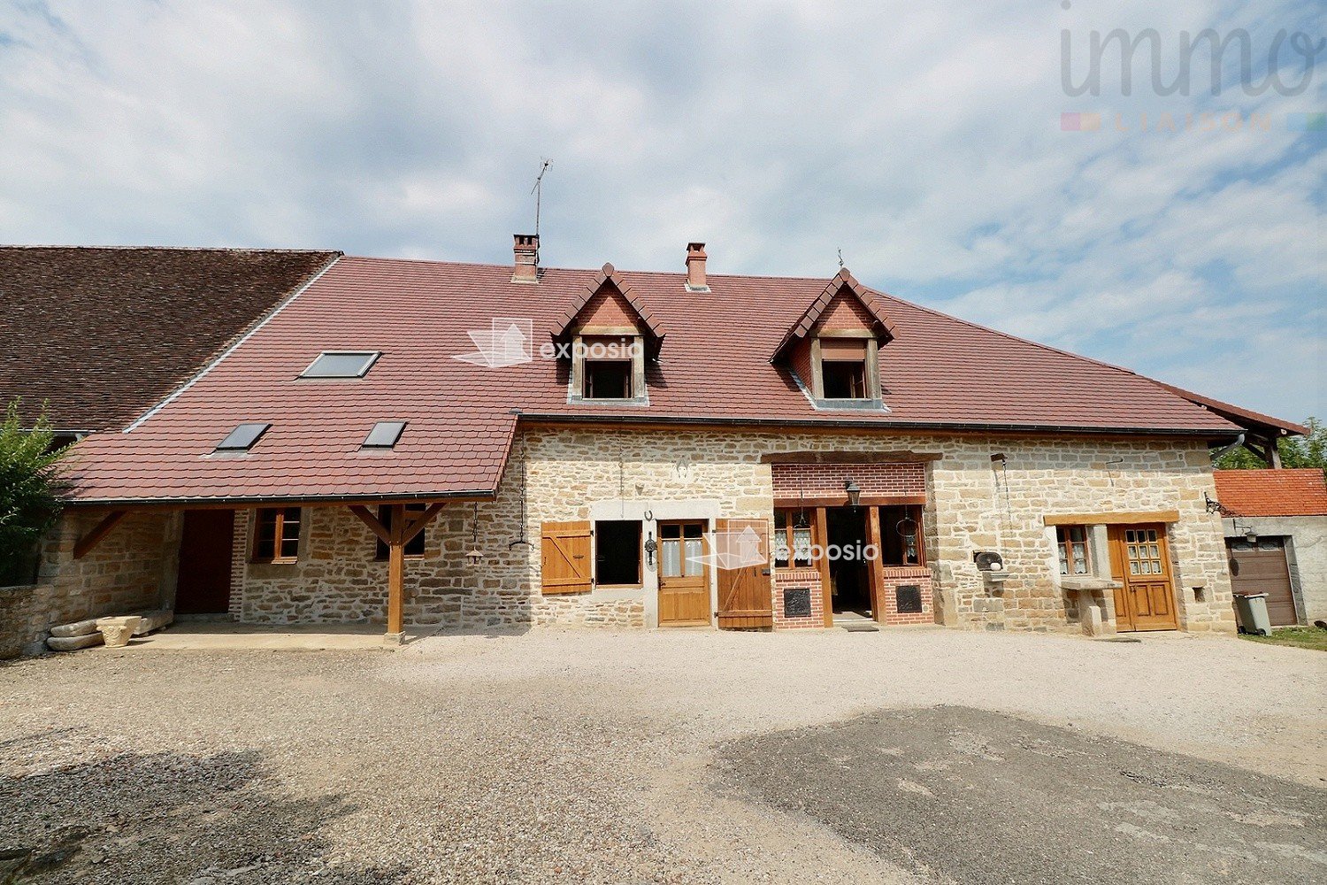 Vente maison ancienne à POLIGNY de plus de 380 m2 habitables, Capitale