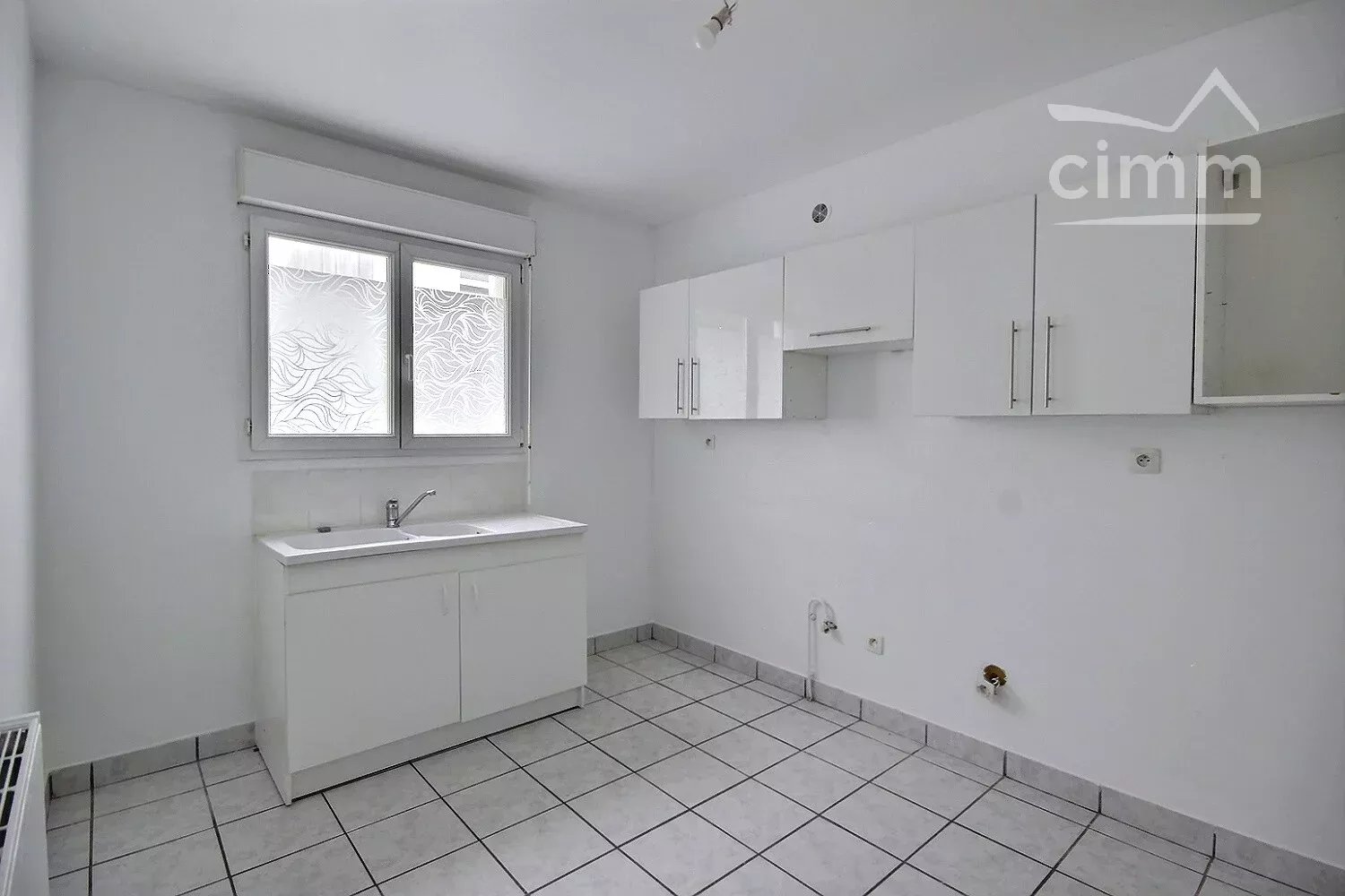 A VENDRE MAISON 5 Pièces à Saint Thibault des Vignes - Miniature 4