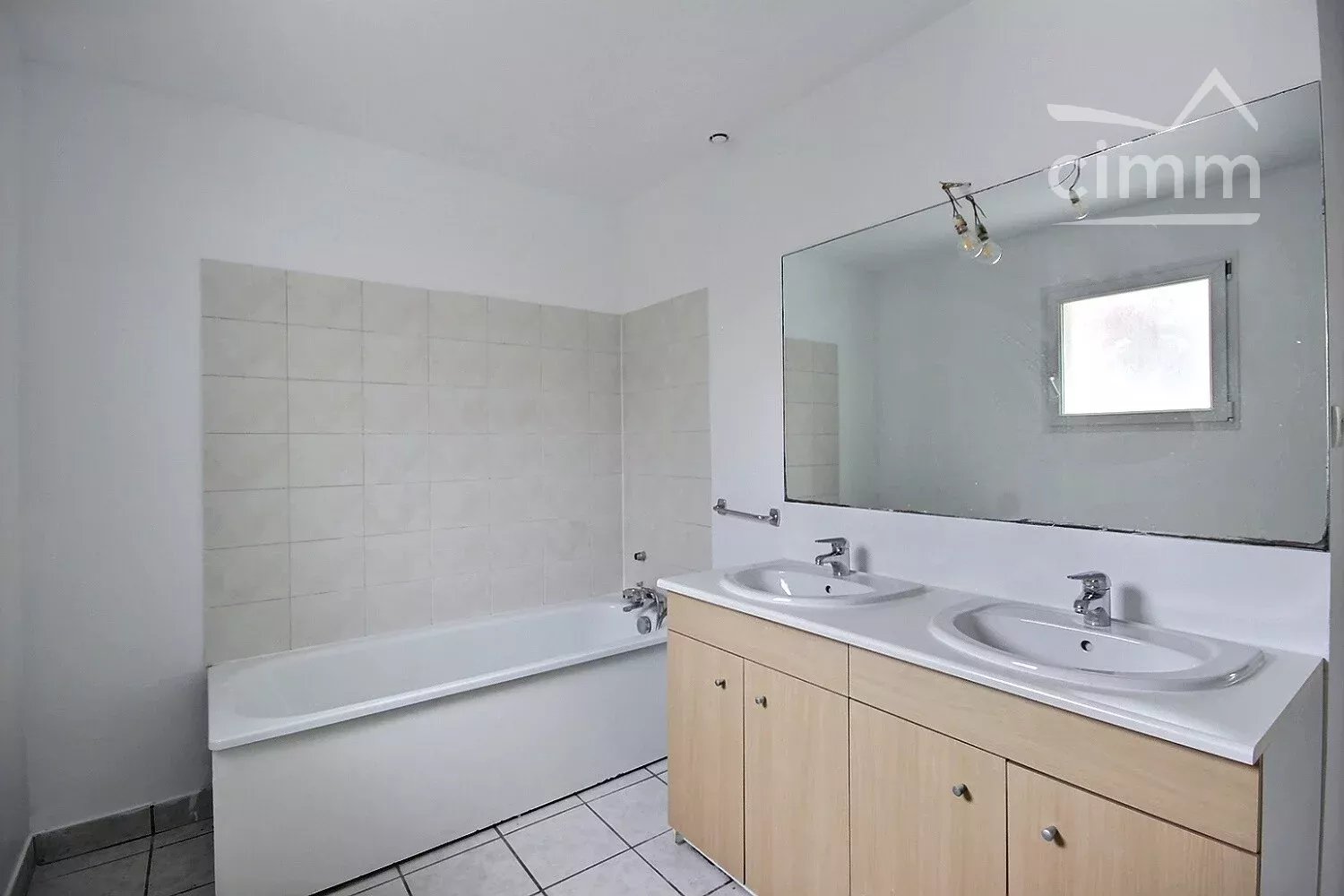 A VENDRE MAISON 5 Pièces à Saint Thibault des Vignes - Miniature 8