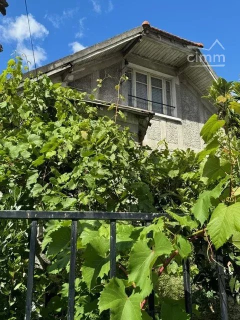 Maison à fort potentiel sur grand terrain - Miniature 4