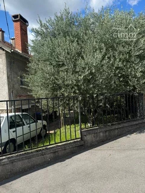 Maison à fort potentiel sur grand terrain - Miniature 5