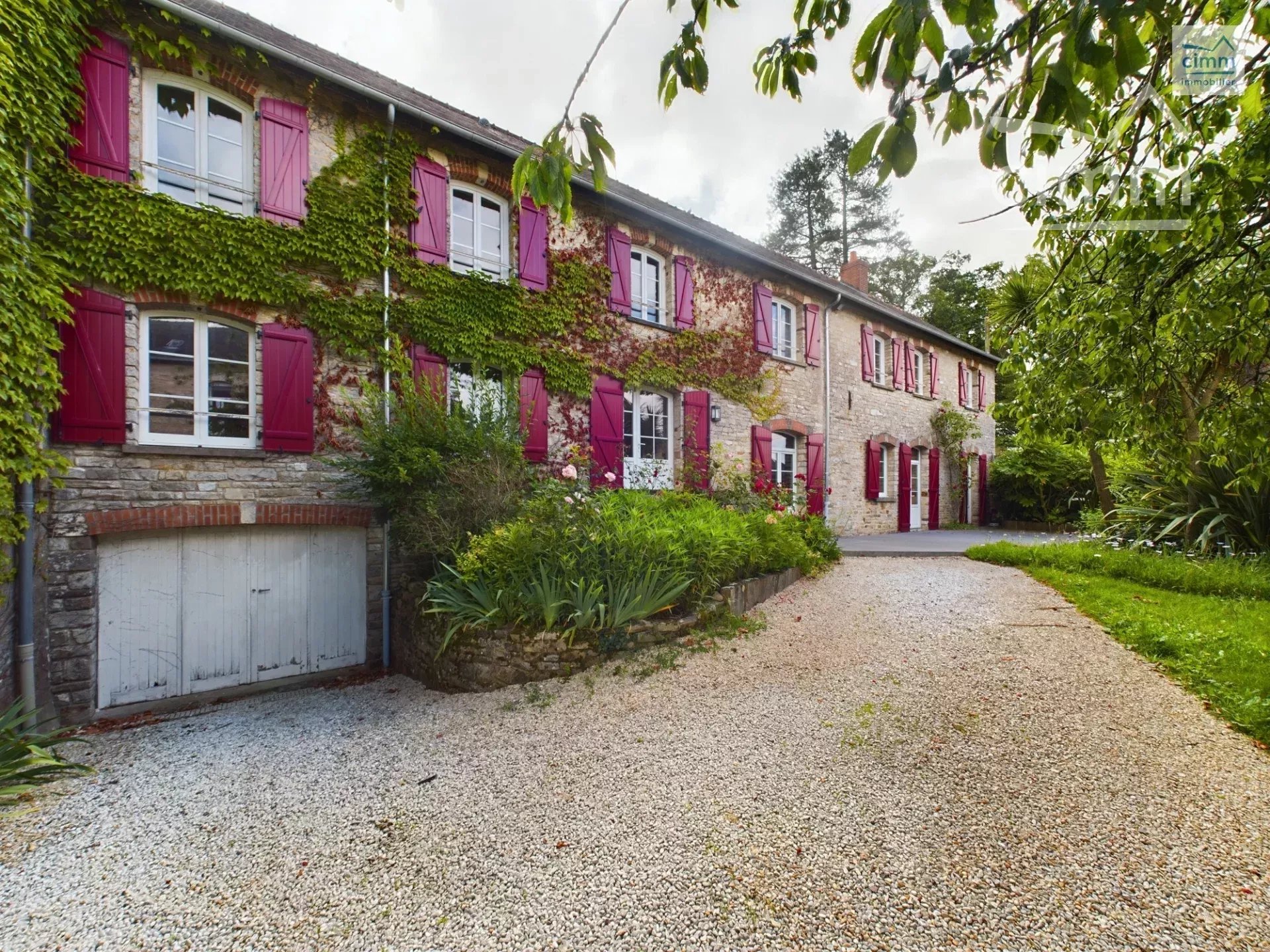 Maison à Bourg-des-Comptes