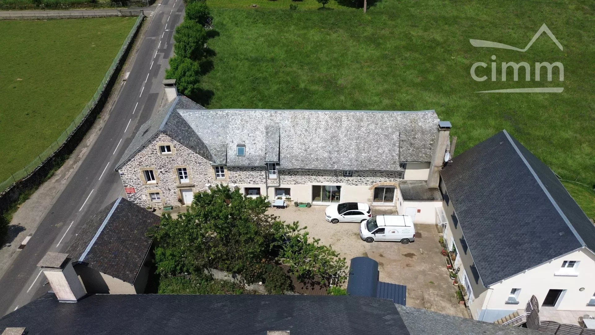 10 pièces 85 m² · à Condom-d'Aubrac · 85 m² · 379 500 €